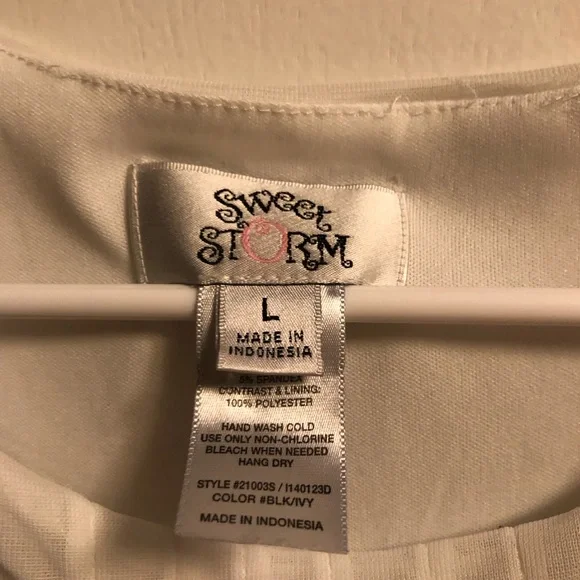 White and Black Sweet Storm Dress - Picture 4 of 9